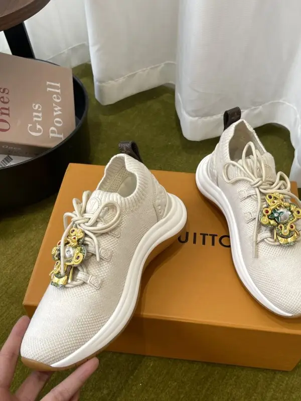 Louis Vuitton Кросівки жіночі — Фото 3