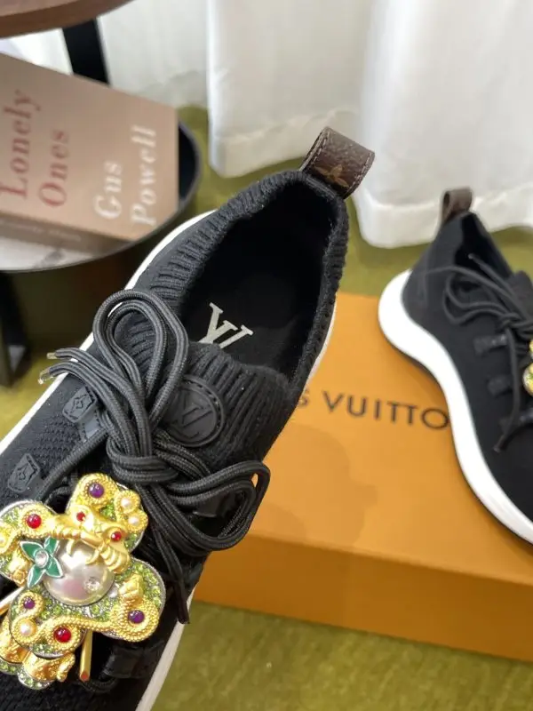 Louis Vuitton Кросівки жіночі — Фото 4