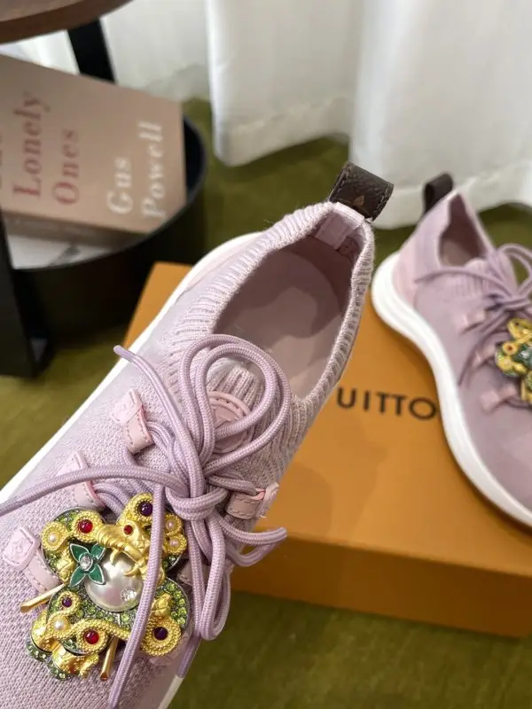Louis Vuitton Кросівки жіночі — Фото 4