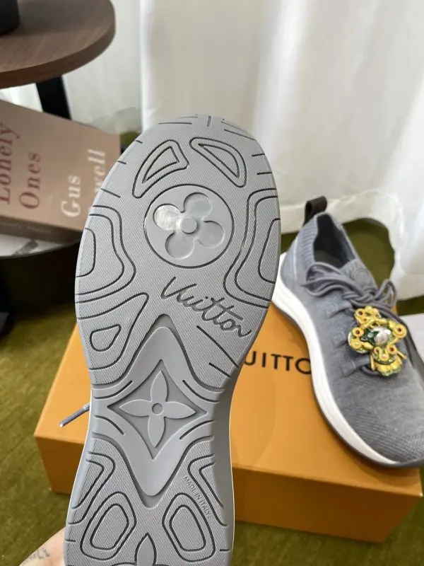 Louis Vuitton Кросівки жіночі — Фото 5