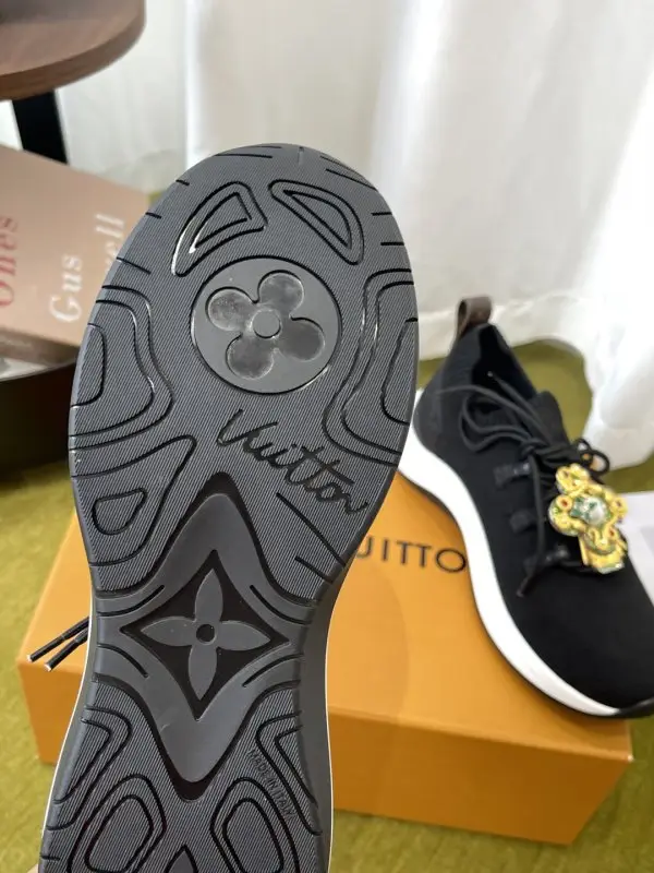 Louis Vuitton Кросівки жіночі — Фото 5