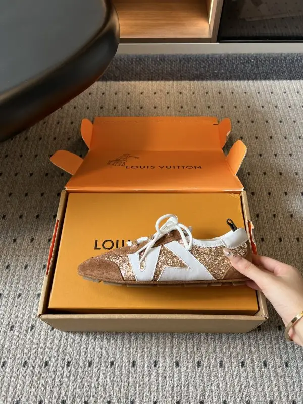 Louis Vuitton Кроссовки женские — Фото 5
