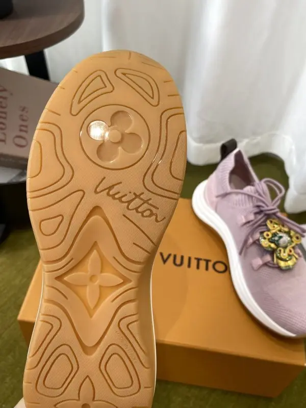 Louis Vuitton Кросівки жіночі — Фото 5