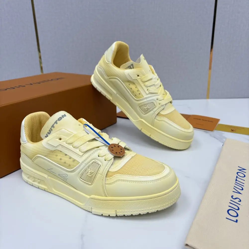 Louis Vuitton — Sneakers