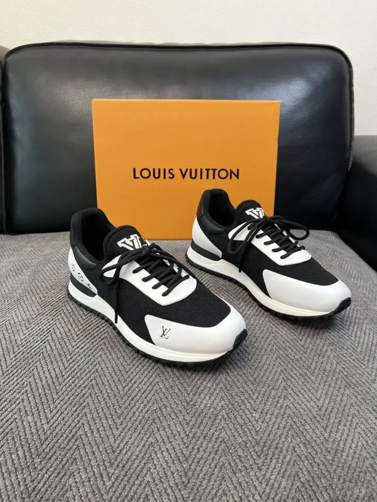 Louis Vuitton — Sneakers