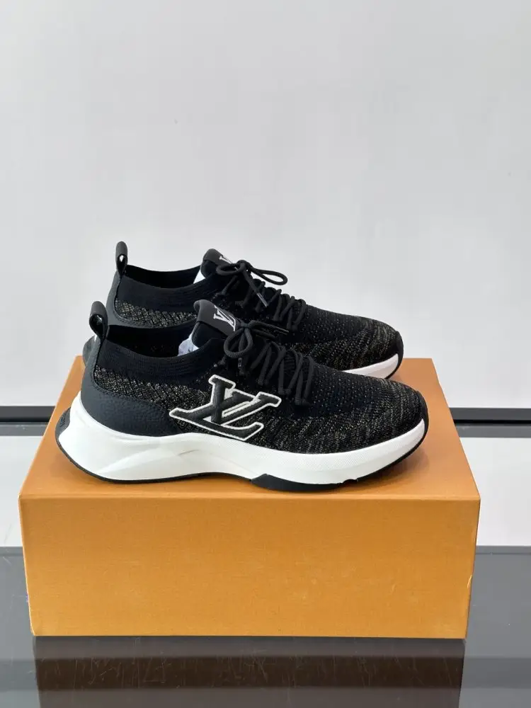 Louis Vuitton Sneakers — Photo 1