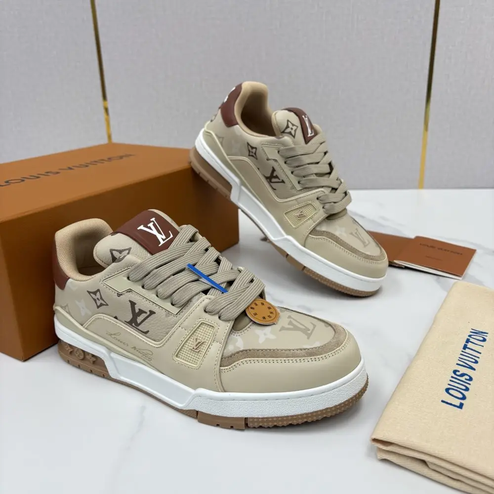 Louis Vuitton — Sneakers