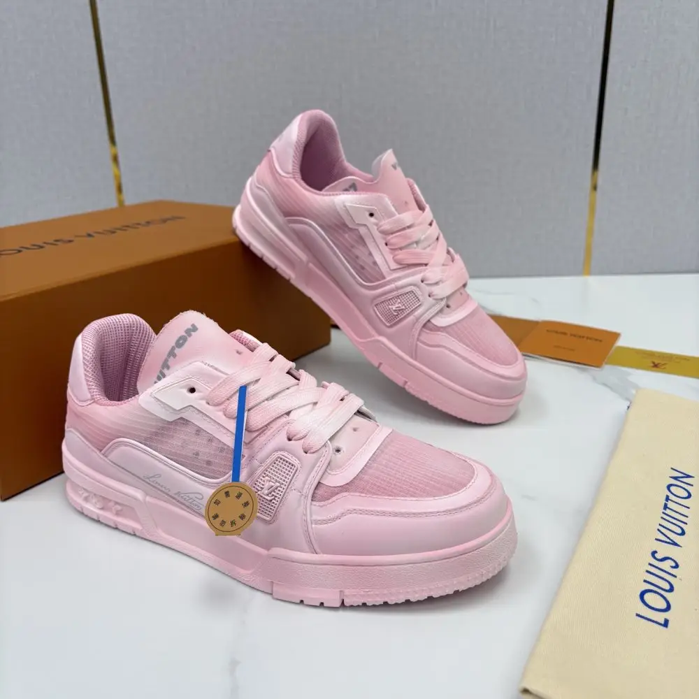 Louis Vuitton — Sneakers