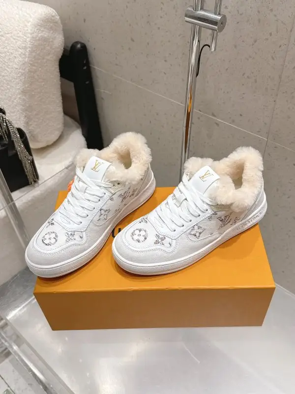 Louis Vuitton — Sneakers
