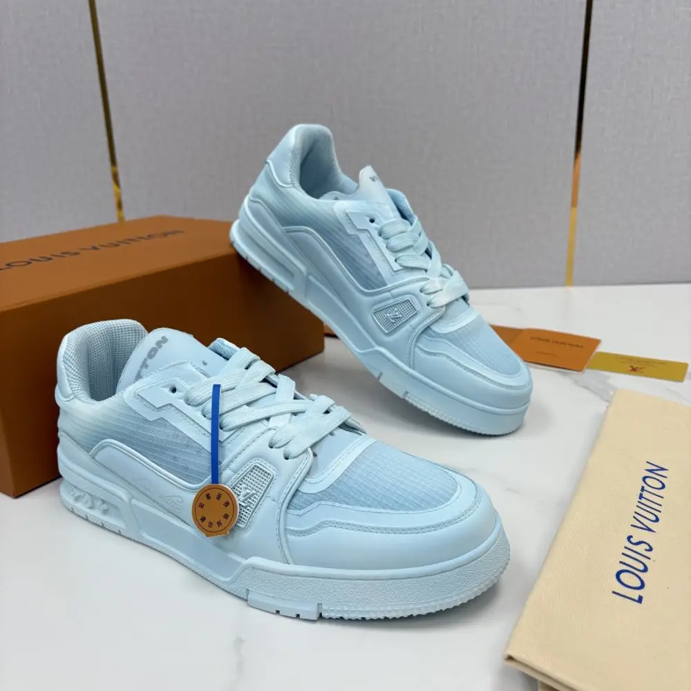 Louis Vuitton — Sneakers