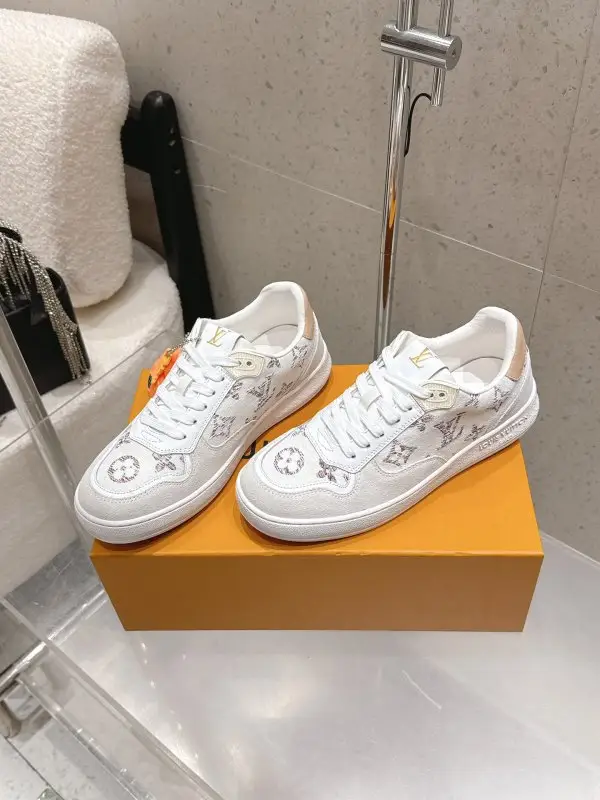 Louis Vuitton — Sneakers