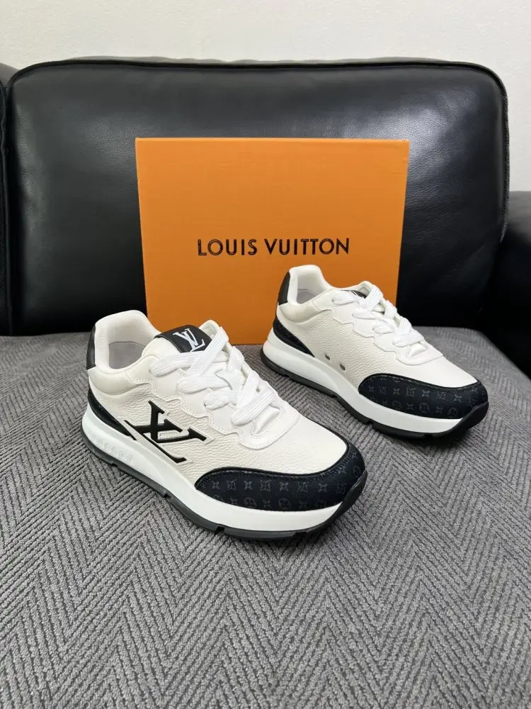 Louis Vuitton Sneakers — Photo 1