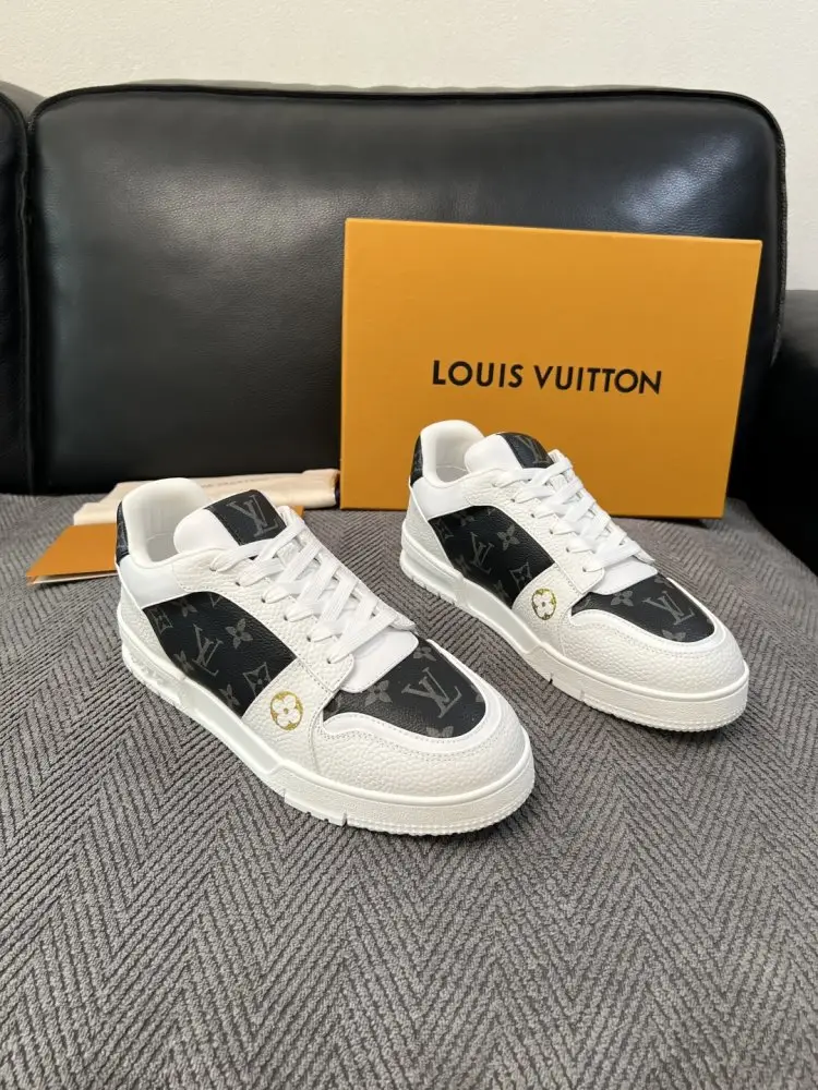 Louis Vuitton — Sneakers
