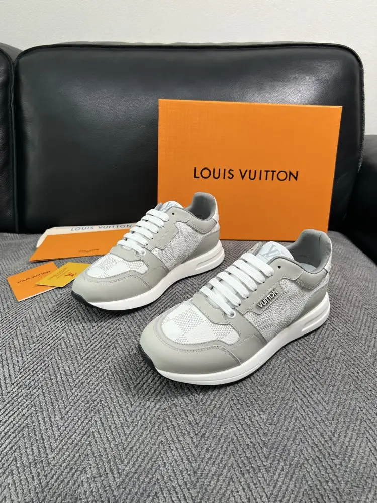 Louis Vuitton Sneakers — Photo 2