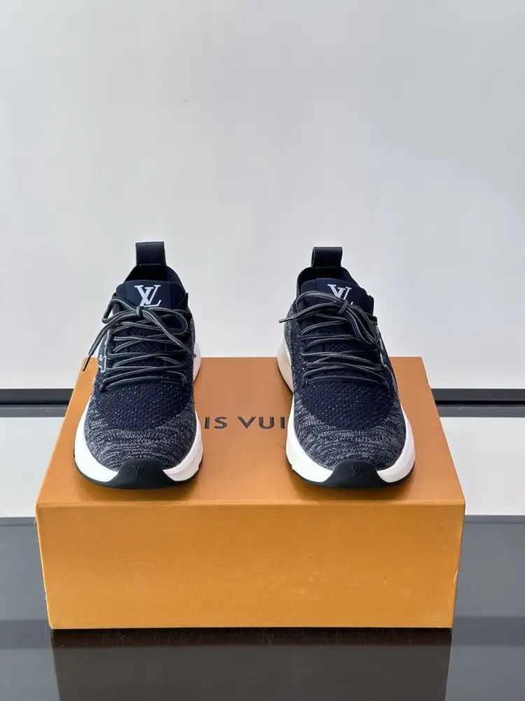 Louis Vuitton Sneakers — Photo 2