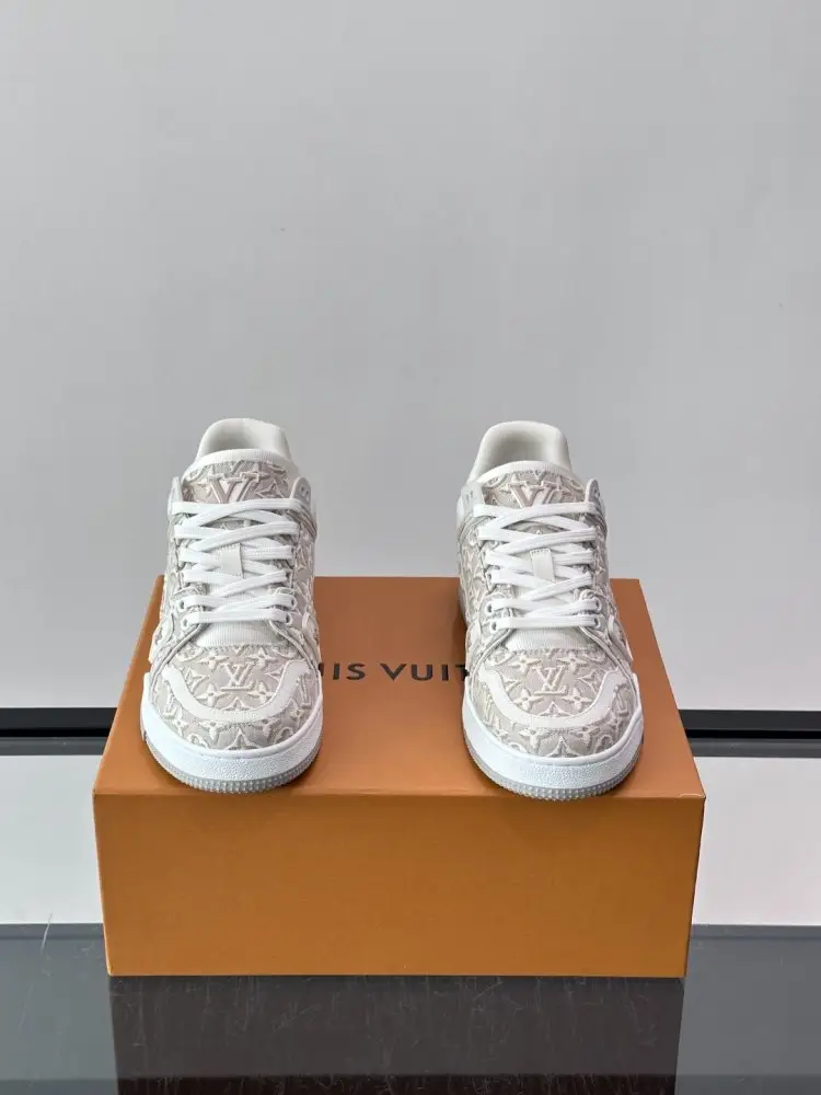 Louis Vuitton Кросівки — Фото 2