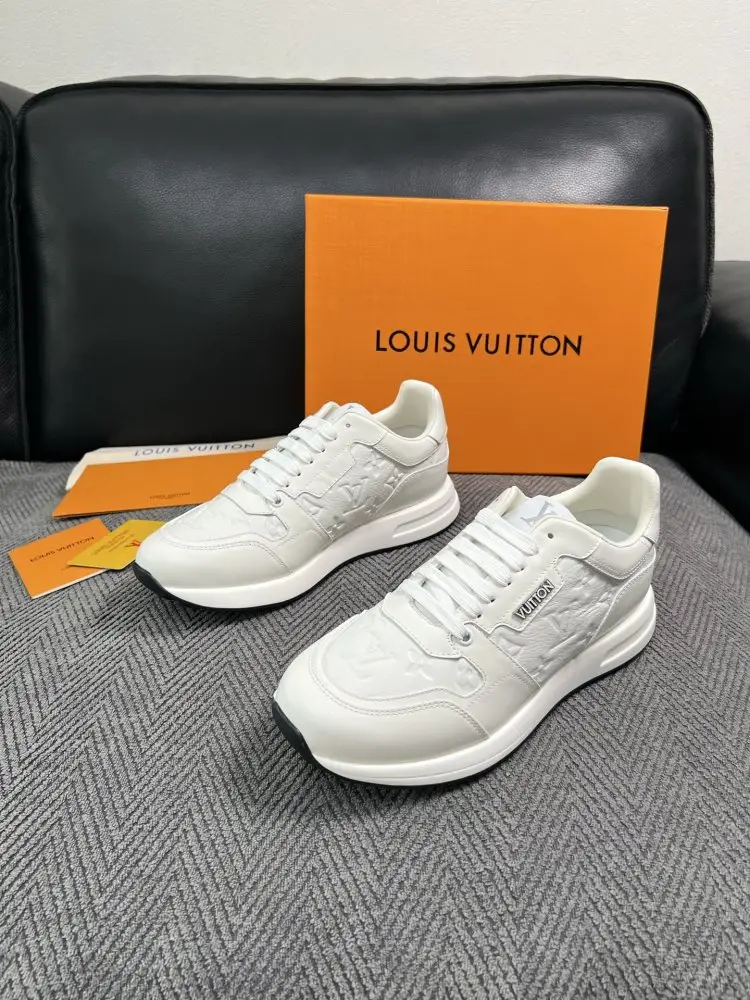 Louis Vuitton Sneakers — Photo 2