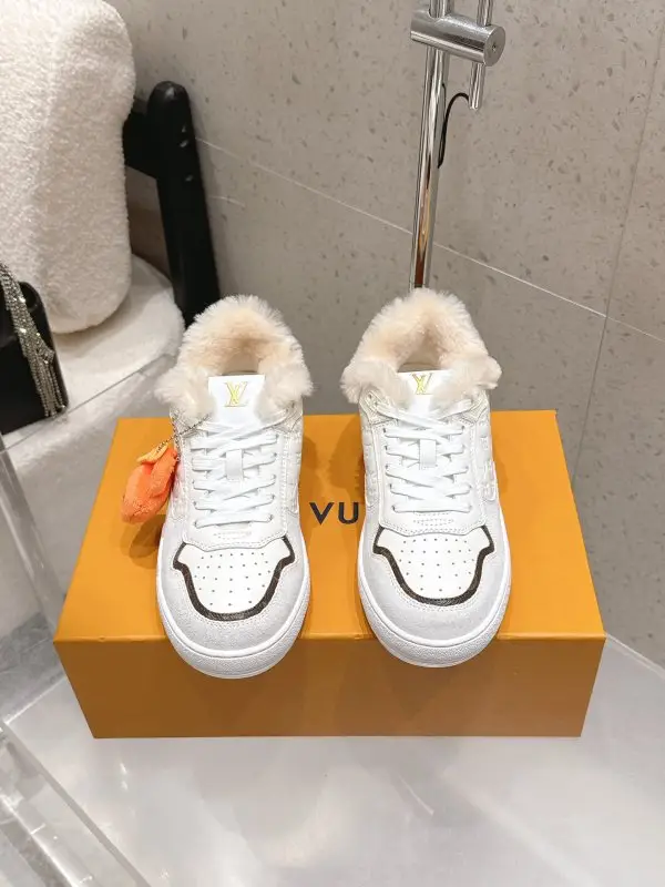 Louis Vuitton Sneakers — Photo 2