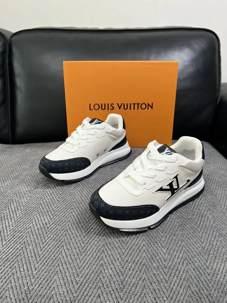 Louis Vuitton Sneakers — Photo 2