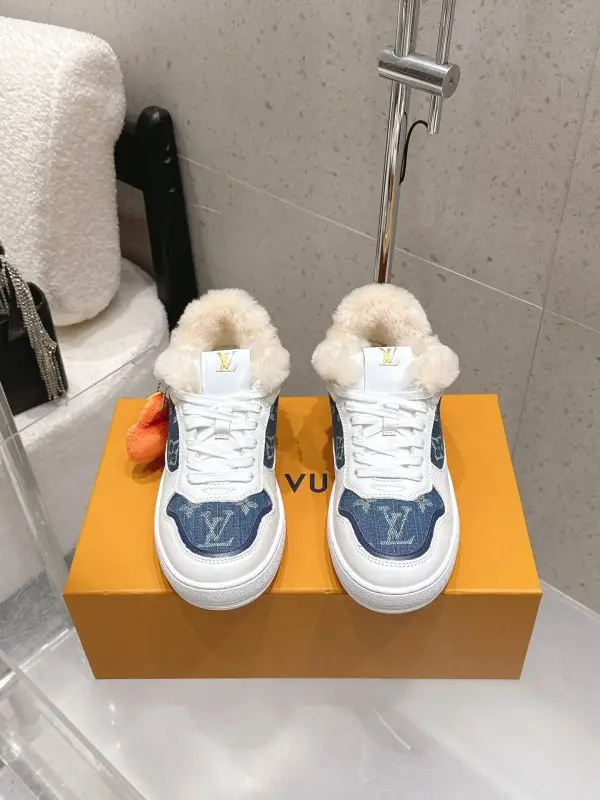 Louis Vuitton Sneakers — Photo 2
