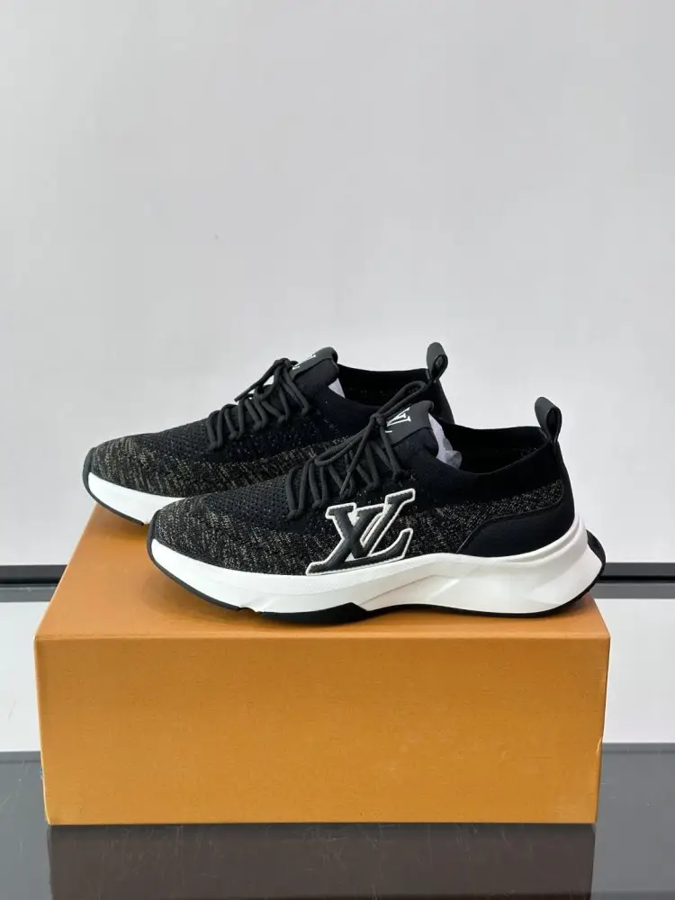 Louis Vuitton Sneakers — Photo 3