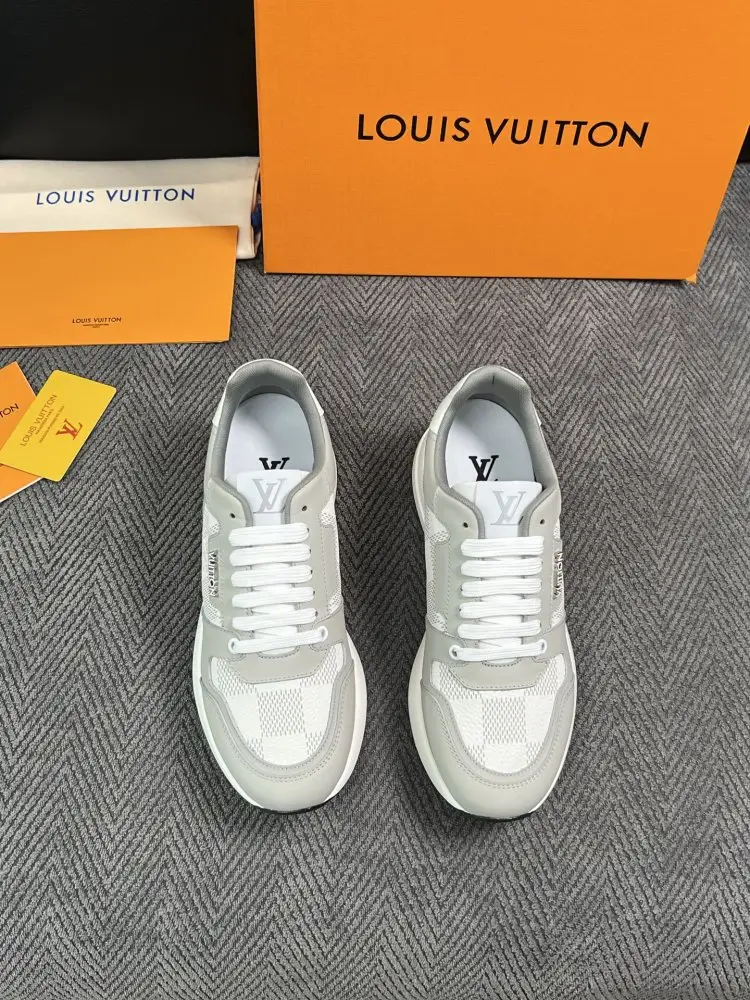 Louis Vuitton Sneakers — Photo 3