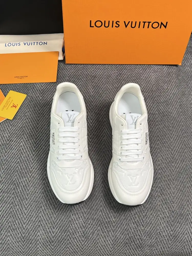 Louis Vuitton Sneakers — Photo 3