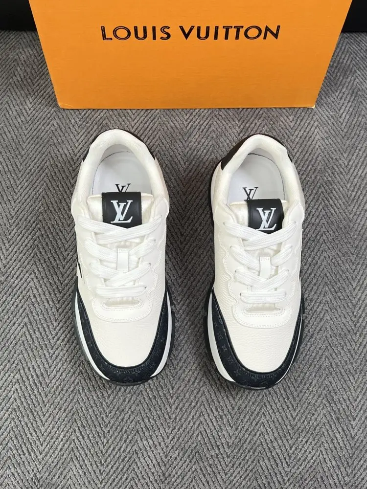 Louis Vuitton Sneakers — Photo 3