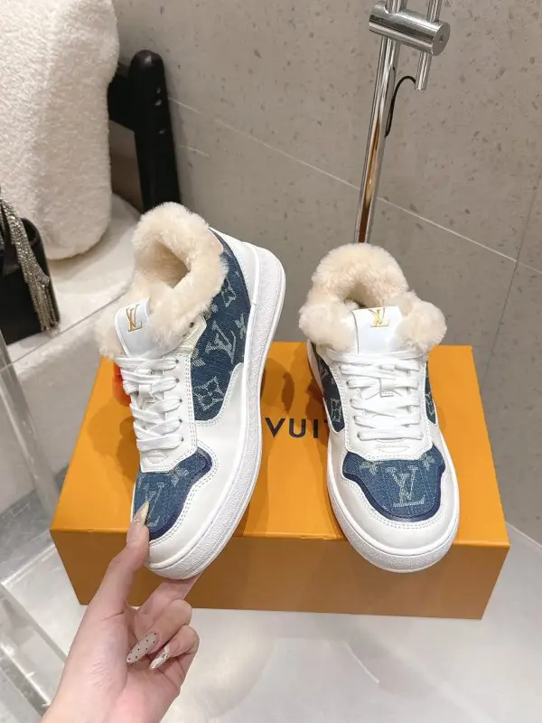 Louis Vuitton Sneakers — Photo 3