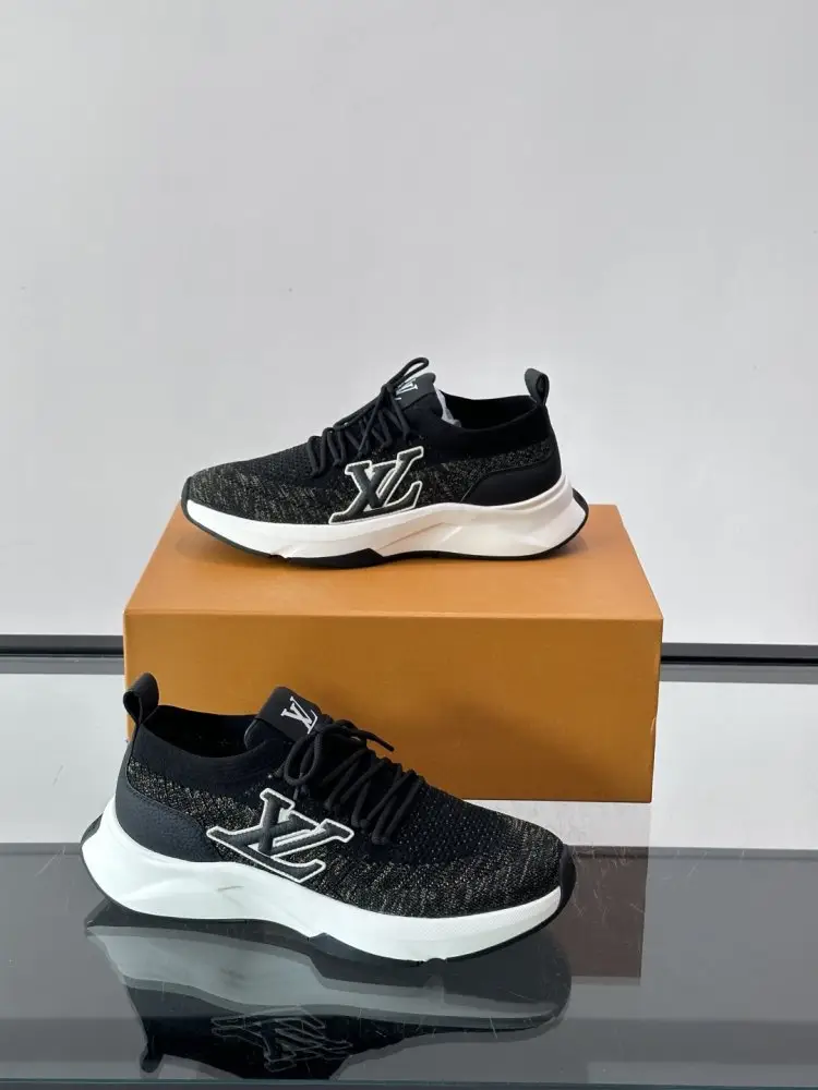 Louis Vuitton Sneakers — Photo 4