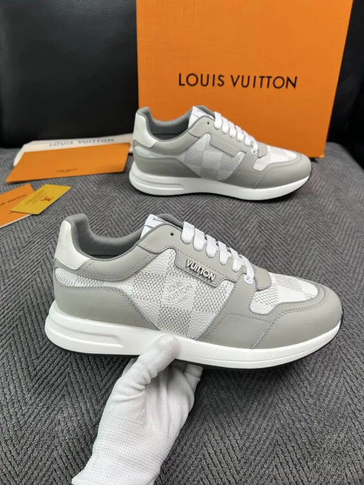 Louis Vuitton Sneakers — Photo 4