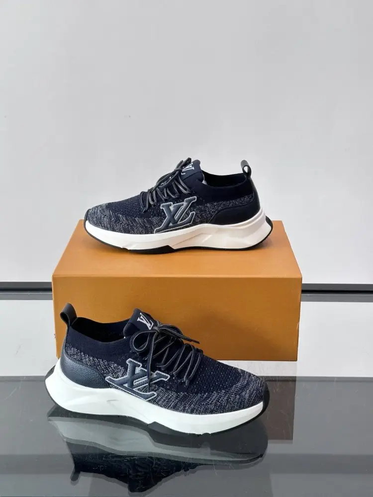Louis Vuitton Sneakers — Photo 4