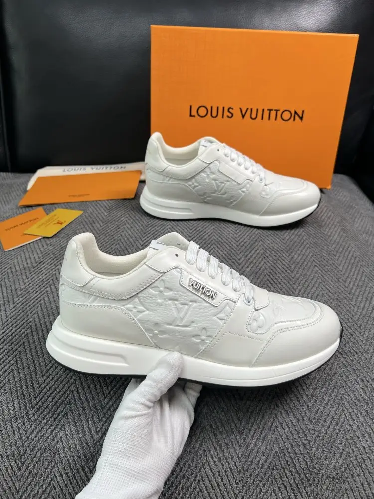 Louis Vuitton Sneakers — Photo 4
