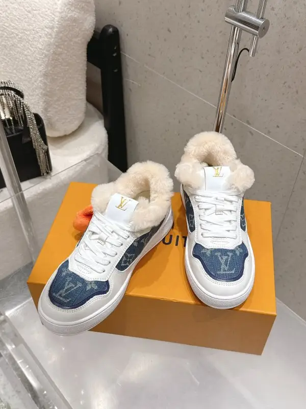 Louis Vuitton Sneakers — Photo 4