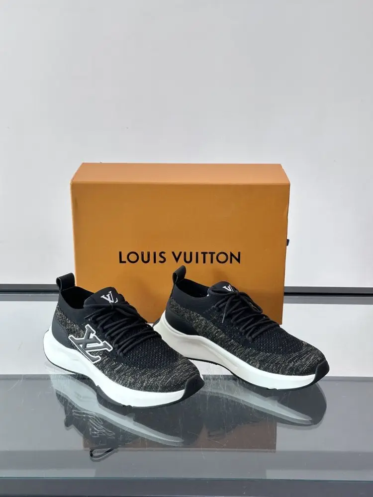 Louis Vuitton Sneakers — Photo 5