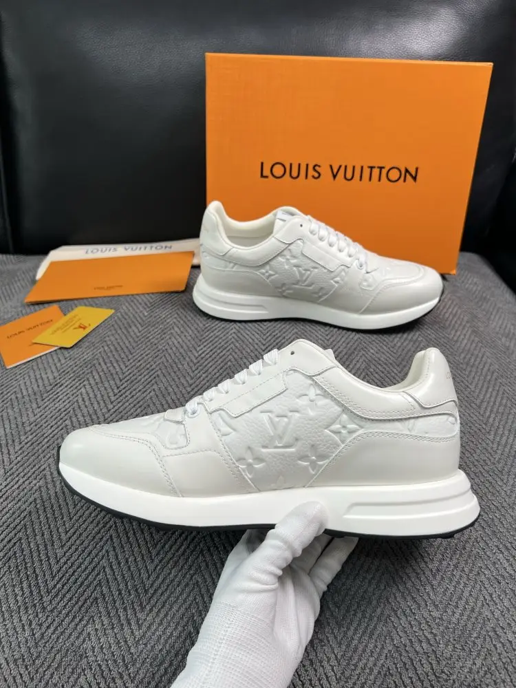 Louis Vuitton Sneakers — Photo 5