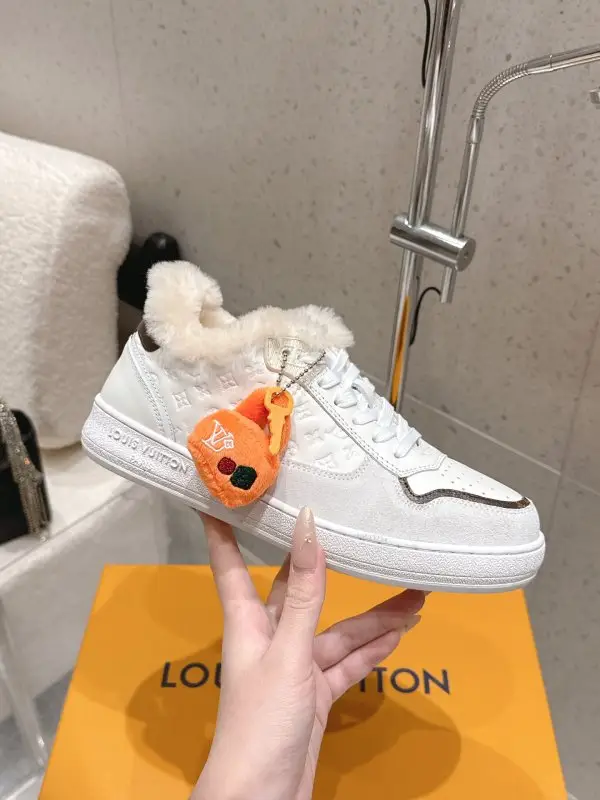 Louis Vuitton Sneakers — Photo 5