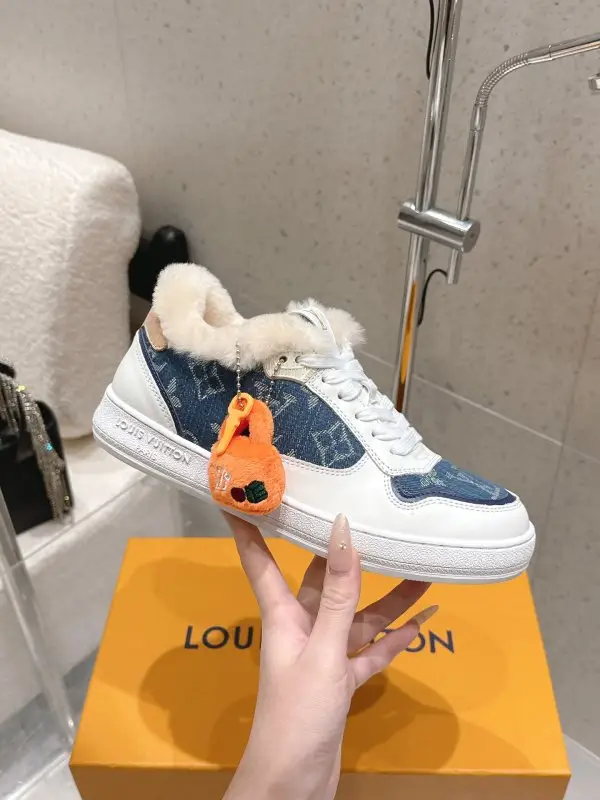 Louis Vuitton Sneakers — Photo 5