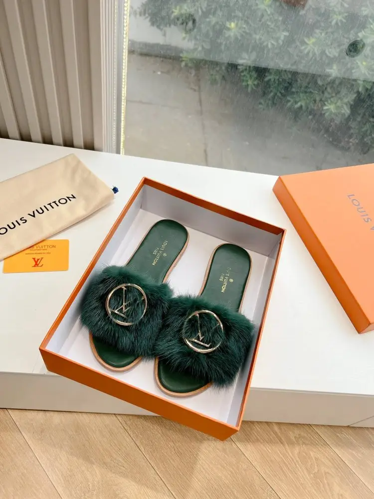 Louis Vuitton — Шльопанці хутряні жіночі