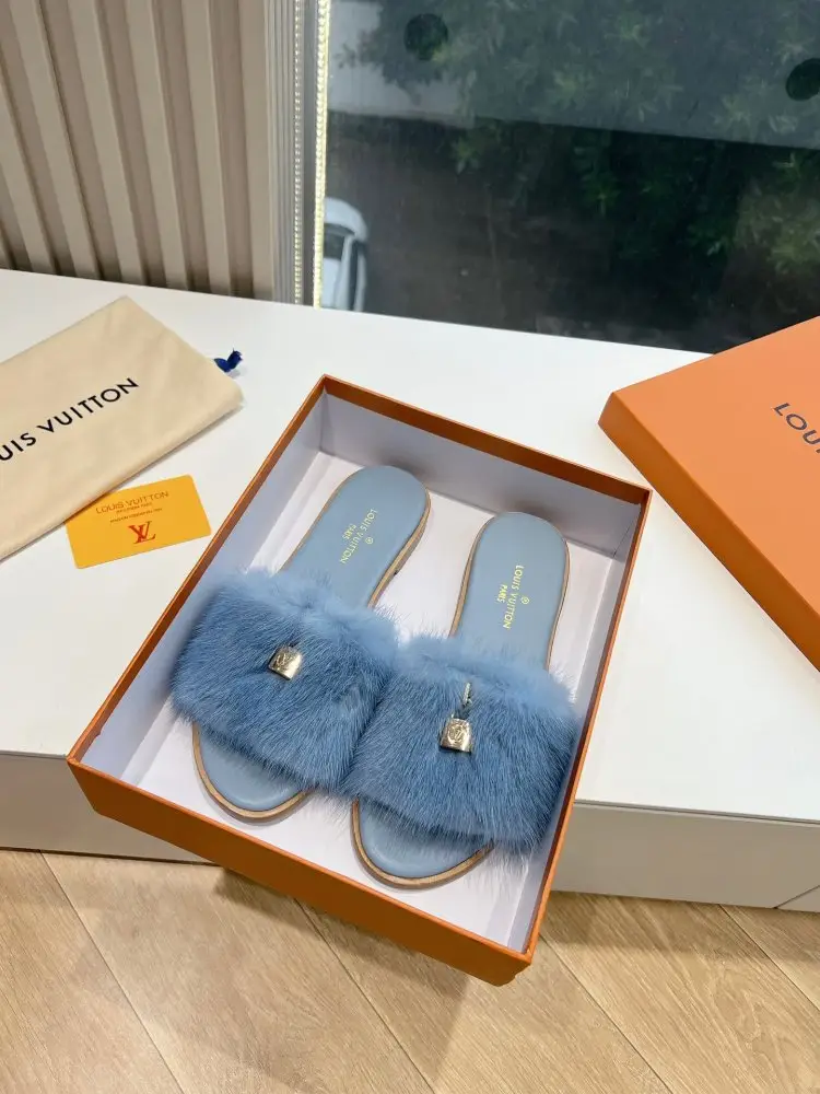Louis Vuitton — Шльопанці хутряні жіночі