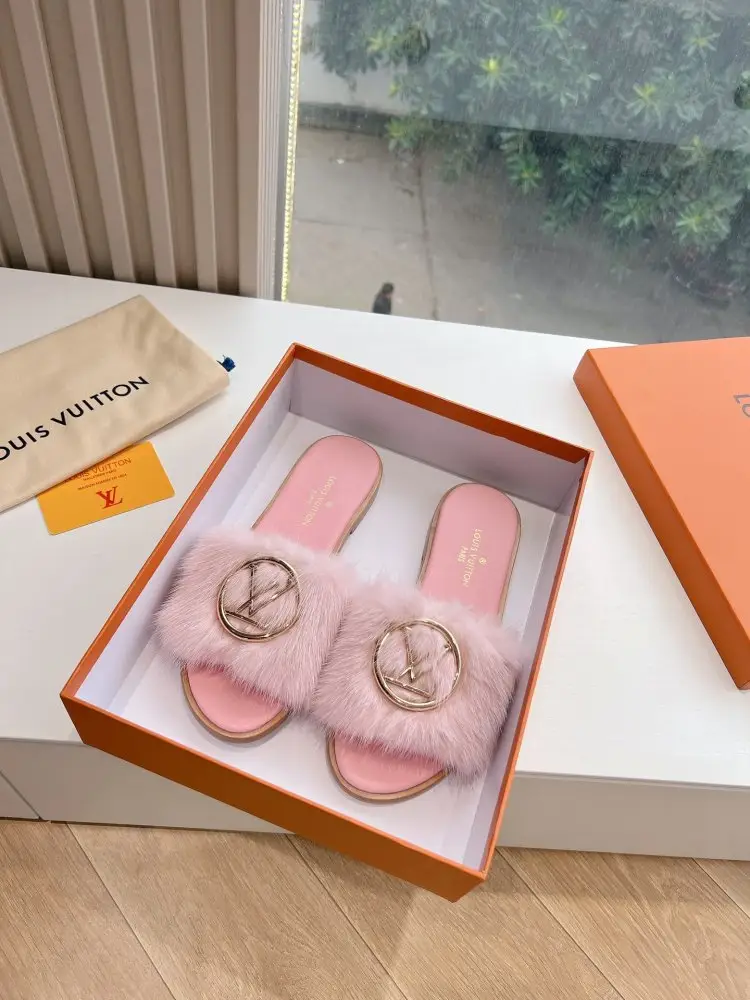 Louis Vuitton — Шльопанці хутряні жіночі