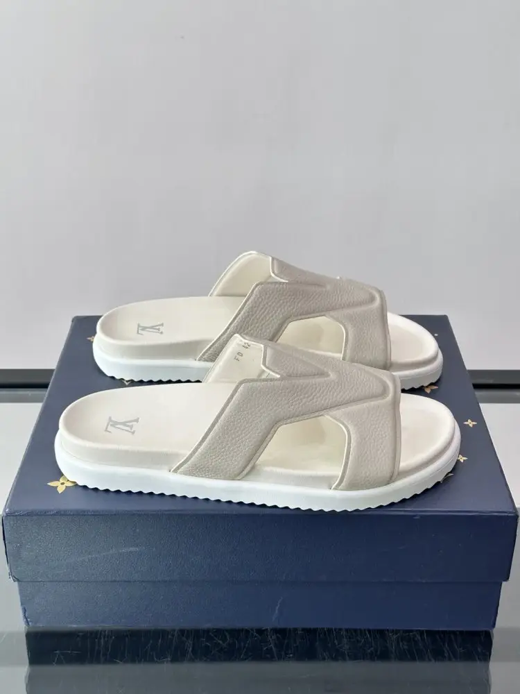 Louis Vuitton — Шльопанці чоловічі