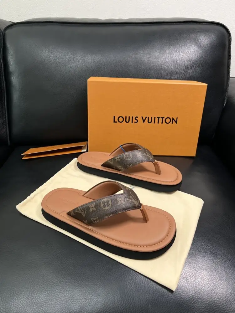 Louis Vuitton — Шльопанці чоловічі