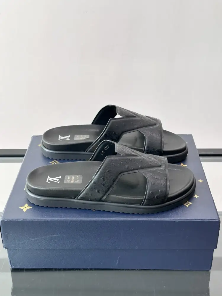 Louis Vuitton — Шльопанці чоловічі