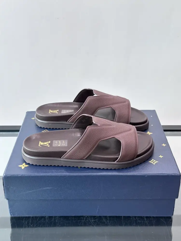 Louis Vuitton — Шльопанці чоловічі