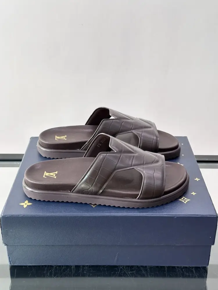 Louis Vuitton — Шльопанці чоловічі