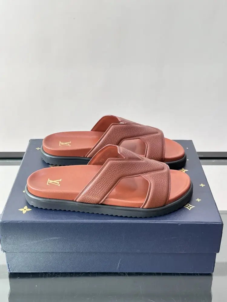 Louis Vuitton — Шльопанці чоловічі