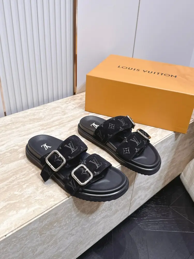 Louis Vuitton — Шльопанці чоловічі