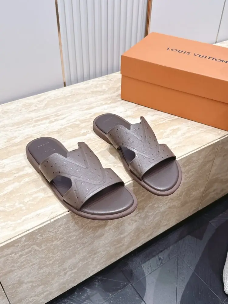 Louis Vuitton — Шльопанці чоловічі
