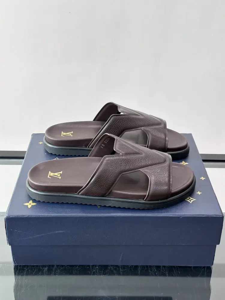 Louis Vuitton — Шльопанці чоловічі